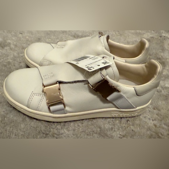 Brand new  Adidas shoes for women size 6 leather new - Picture 7 of 9